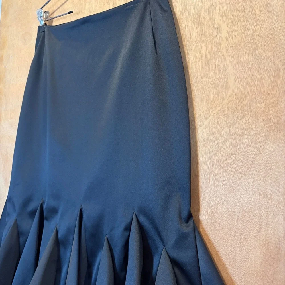 JS Collections Skirt 6 Black Mermaid Flared Godet Quiet Luxury Balletcore Office